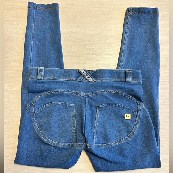 Freddy WR.UP Denim Legging Petite Mid Rise Light Blue Yellow Stitching XS - Picture 3 of 6